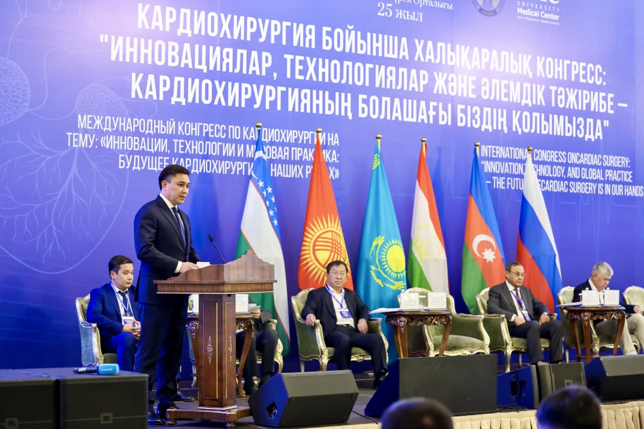 Жамбас етік киген қыздар жыныстық қатынасқа түскен порно видео