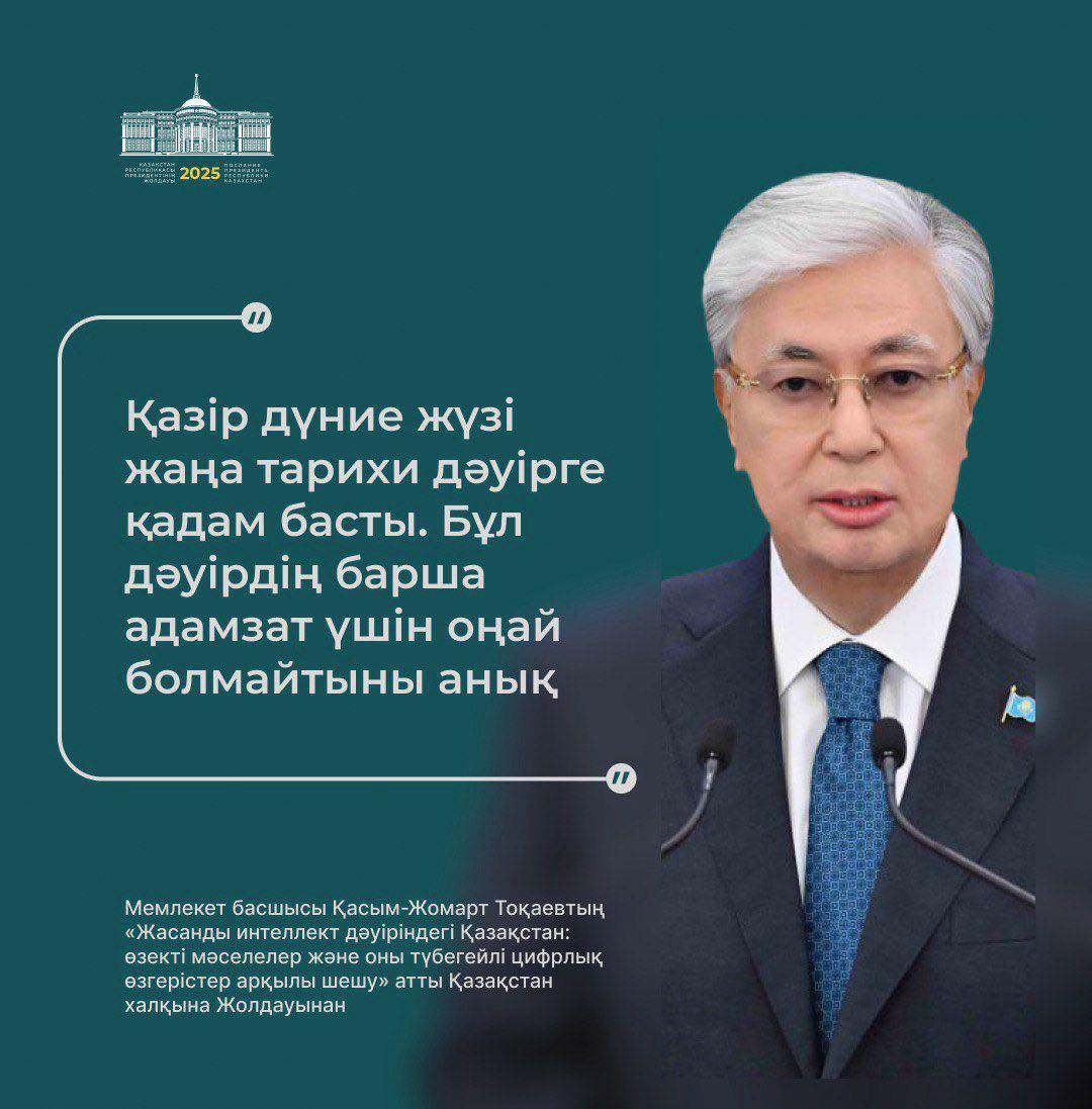 Кәрілікпен порно жас жігіт Ер адам стриптиз кезінде әйелдің кеудесін сүйеді.