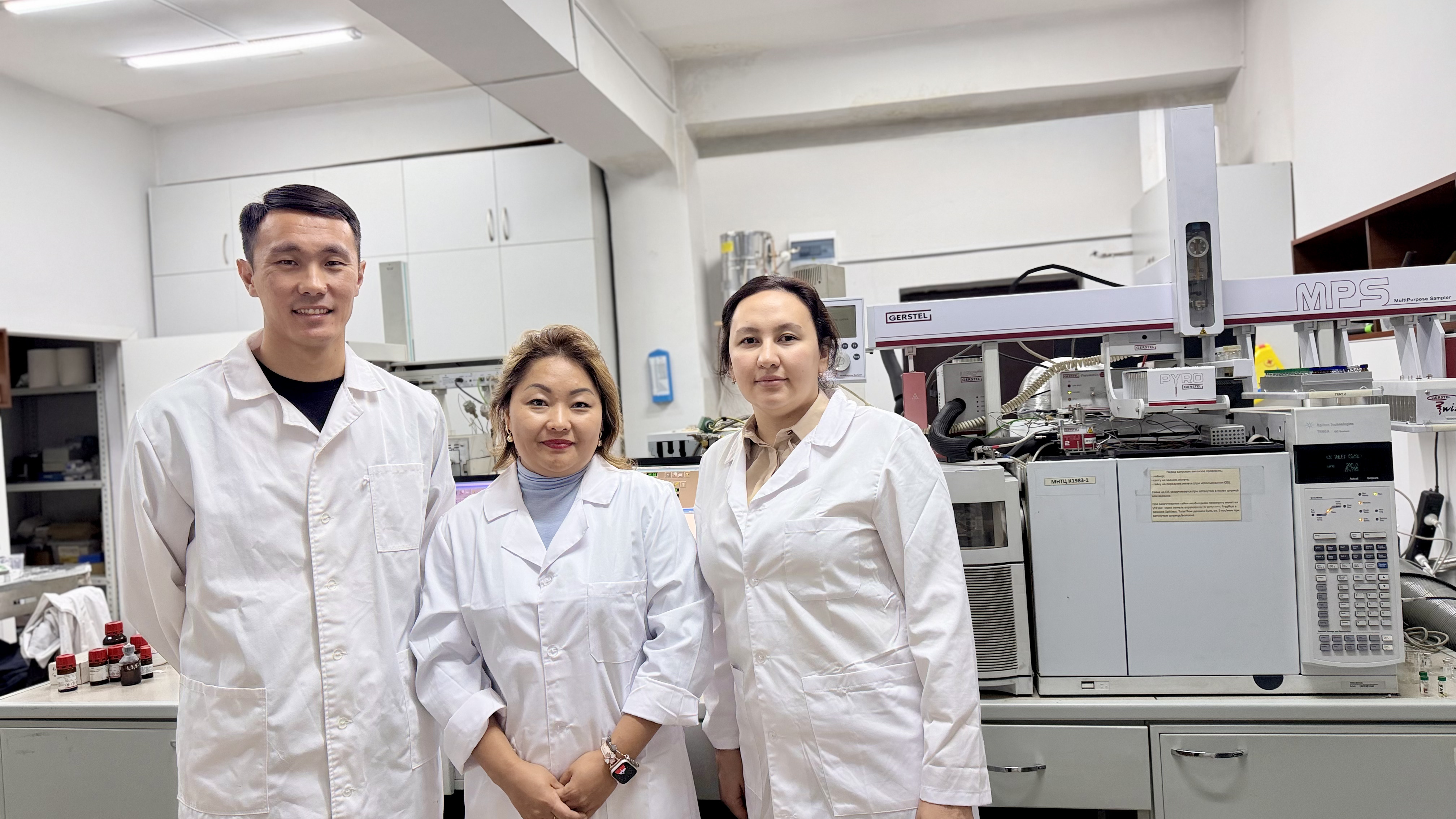 12 СӘУІРГЕ АРНАЛҒАН ҒЫЛЫМИ МАРАФОН: 2025 жылғы атаулы сыйлық лауреаттарымен таныстырамыз