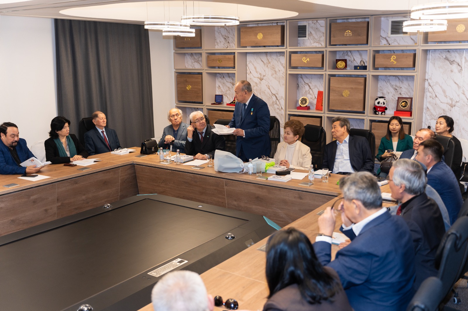 АКАДЕМИЯДА ЖАҢА КІТАПТАРДЫҢ ТҰСАУКЕСЕРІ ӨТТІ